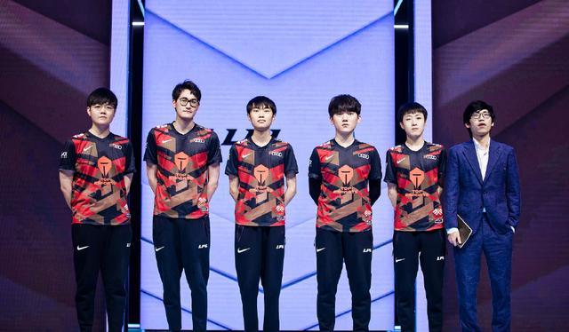 由埃里克完 由埃里克完